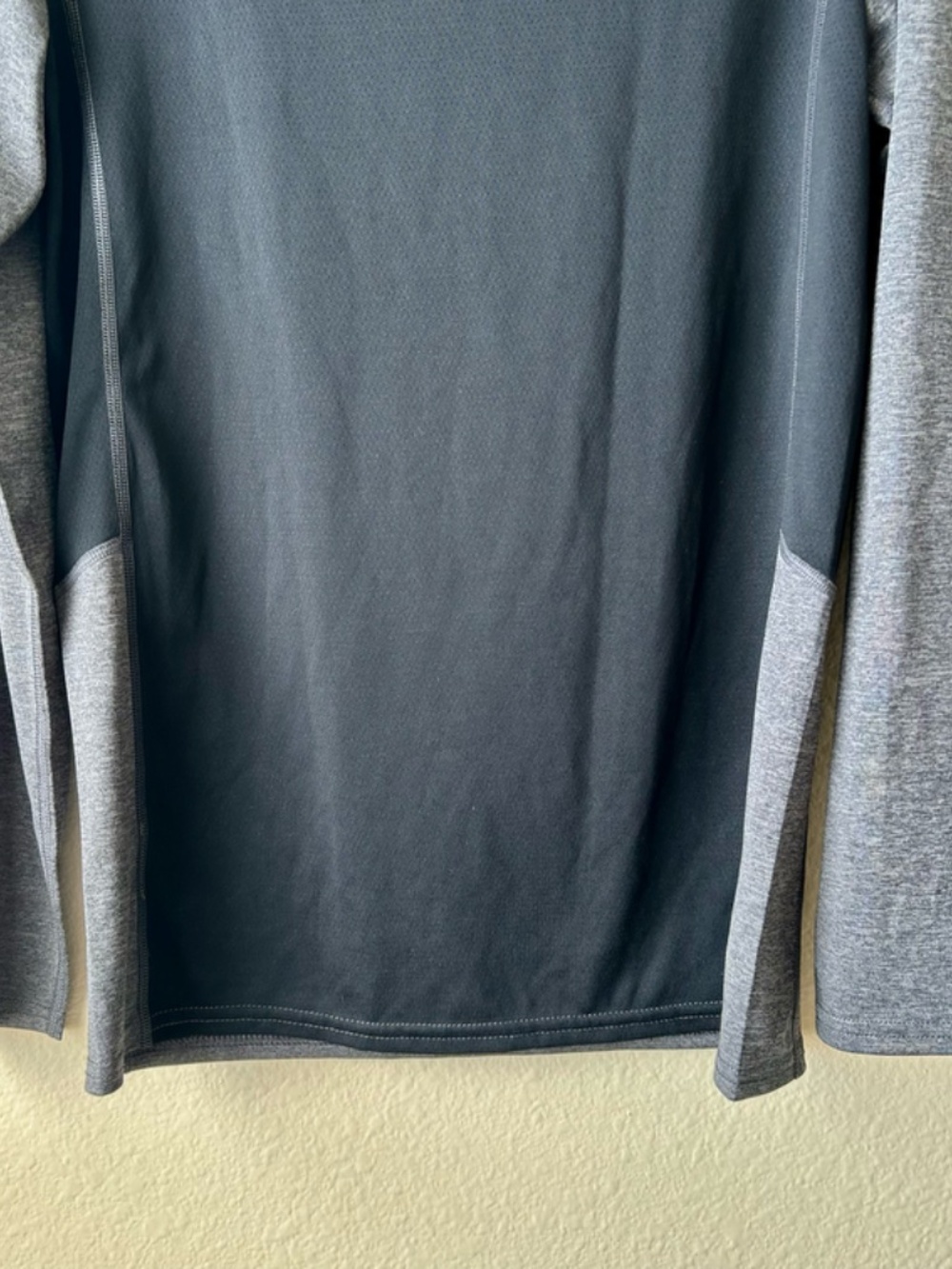 Gray Long Sleeve Sport Top Moisture Wicking BCG MinMesh Back Workout Small - Picture 10 of 10